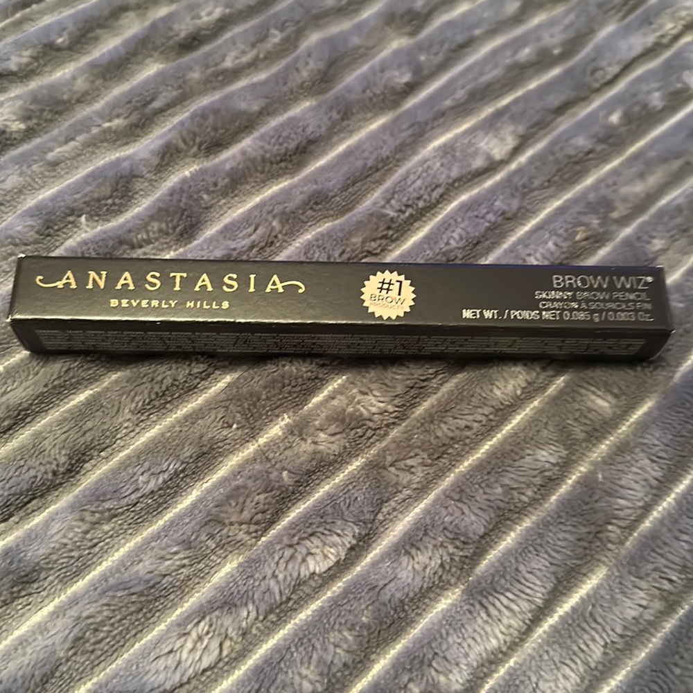 Anastasia Beverly Hills: Brow Wiz Skinny Brow Pencil. Medium Brown Shade.